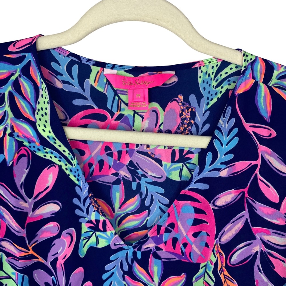 Lilly Pulitzer Pamala Lileeze Top Medium Oyster Bay Navy
You've Been Spotted Top - Picture 4 of 9